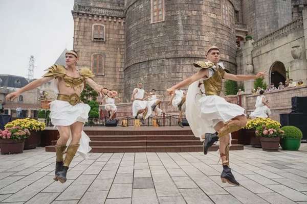 Đạo diễn vũ đạo của MV Bắc Bling dàn dựng show diễn “siêu hot” tại Ba Na Hills