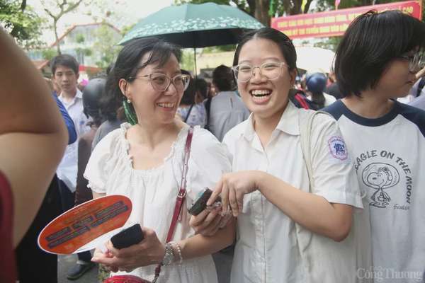 Hà Nội: Thí sinh phấn khởi vì đề thi Ngữ văn vừa sức