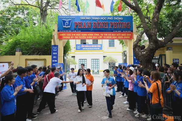 Hà Nội: Cả nhà treo thưởng nếu con đỗ nguyện vọng một Hà Nội: Cả nhà treo thưởng nếu con đỗ nguyện vọng một