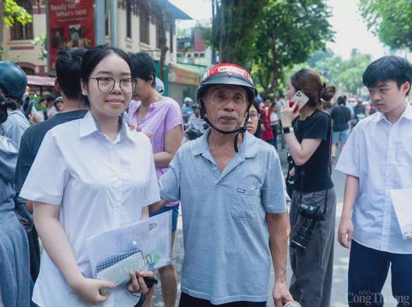 Thí sinh Hà Nội rạng rỡ sau đề Toán dễ đạt 9,10 Thí sinh Hà Nội rạng rỡ sau đề Toán dễ đạt 9,10