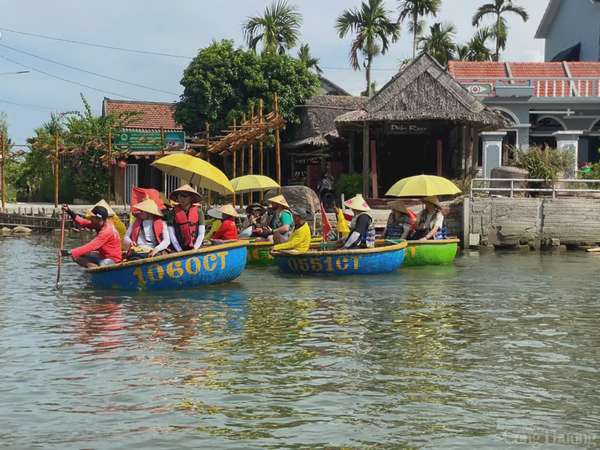 Du lịch Hội An: Ngày hè sôi động tại rừng dừa Bảy Mẫu Du lịch Hội An: Ngày hè sôi động tại rừng dừa Bảy Mẫu