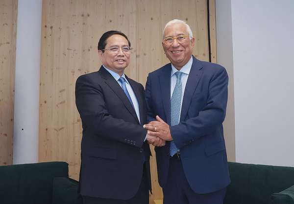 Thủ tướng Chính phủ Phạm Minh Chính gặp Chủ tịch Hội đồng Châu Âu Antonio Costa.. Ảnh: VGP/Nhật Bắc