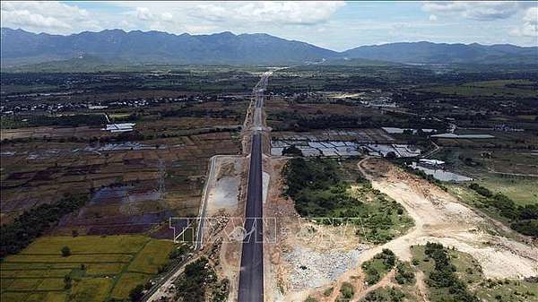 Đoạn tuyến cao tốc Cam Lâm - Vĩnh Hảo dài 78,5 km đi qua 3 tỉnh Khánh Hòa (gần 5 km), Ninh Thuận (63 km), Bình Thuận (gần 12 km). Ảnh: Huy Hùng/TTXVN