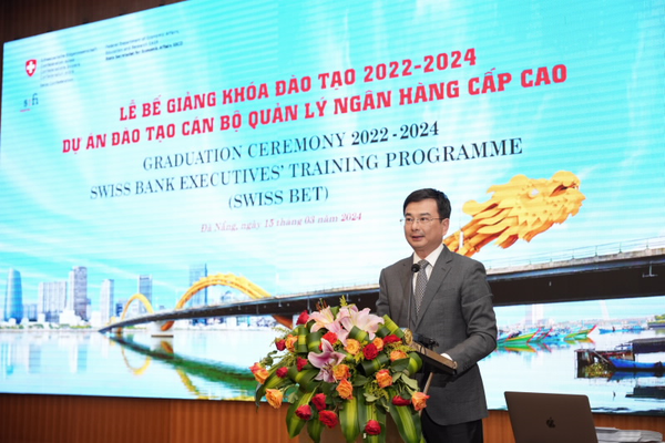 Bế giảng Khóa Đào tạo 2022-2024 trong khuôn khổ Dự án Đào tạo Cán bộ Quản lý Ngân hàng cấp cao do SECO (Thụy Sỹ) tài trợ