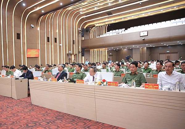 Chủ tịch nước Tô Lâm, Thường trực Ban Bí thư Lương Cường với các đại biểu tham dự buổi lễ.