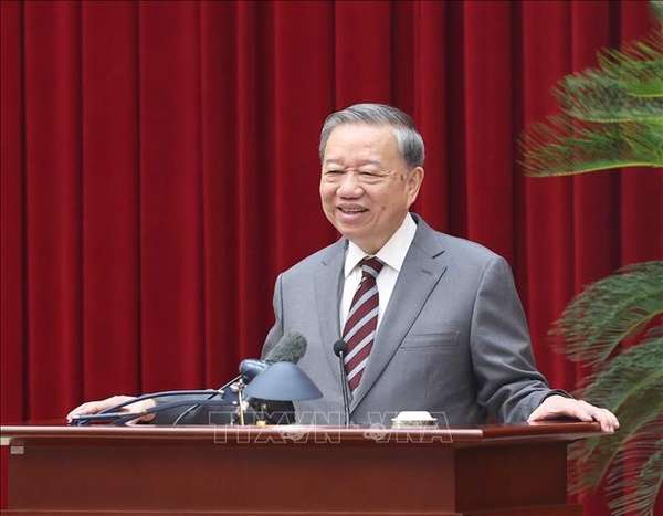 Tổng Bí thư: Trí thức, nhà khoa học, văn nghệ sĩ tiếp tục là lực lượng tiên phong mở đường cho dân tộc tiến lên mạnh mẽ- Ảnh 2. Tổng Bí thư: Trí thức, nhà khoa học, văn nghệ sĩ tiếp tục là lực lượng tiên phong mở đường cho dân tộc tiến lên mạnh mẽ- Ảnh 2.