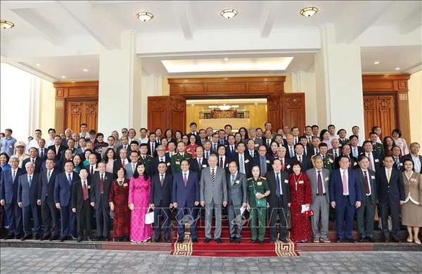 Tổng Bí thư: Trí thức, nhà khoa học, văn nghệ sĩ tiếp tục là lực lượng tiên phong mở đường cho dân tộc tiến lên mạnh mẽ- Ảnh 6. Tổng Bí thư: Trí thức, nhà khoa học, văn nghệ sĩ tiếp tục là lực lượng tiên phong mở đường cho dân tộc tiến lên mạnh mẽ- Ảnh 6.
