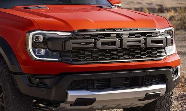 Giá xe Ford Ranger Raptor mới nhất cuối tháng 1/2023: Xứng danh 