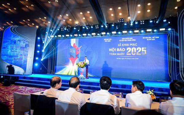 Quang cảnh lễ khai mạc Hội Báo toàn quốc năm 2025. z6720055318375-a686db7f96ad00e8ac193cf4ceac6f20.jpg