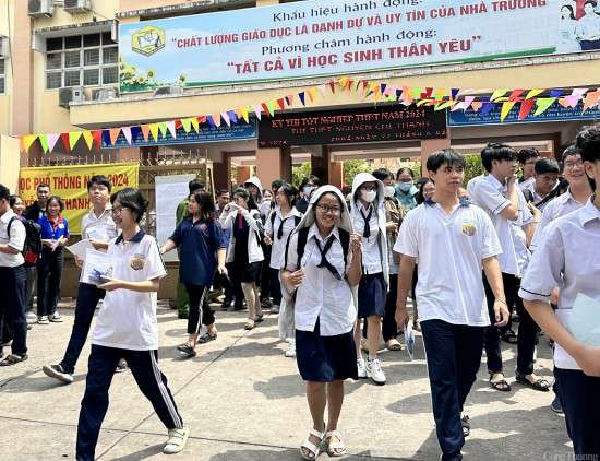 TP. Hồ Chí Minh: 22 thí sinh thi tốt nghiệp bị giám thị ký nhầm có phải thi lại?