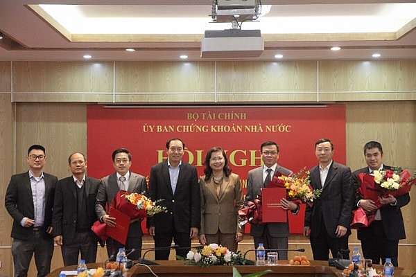 Đồng chí Trịnh Sơn Hồng giữ chức Phó Vụ trưởng Vụ Giám sát thị trường, UBCKNN