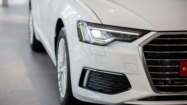 Giá xe Audi A6 niêm yết và lăn bánh giữa tháng 12/2023