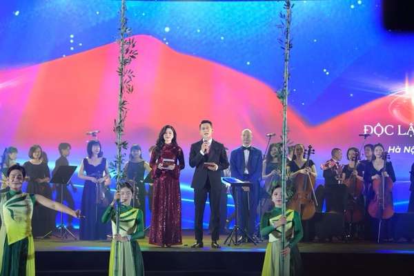 Thủ tướng: Triển lãm 80 năm tôn vinh lịch sử vẻ vang, lan tỏa lòng yêu nước, niềm tự hào, khát vọng vươn mình của dân tộc- Ảnh 13. Thủ tướng: Triển lãm 80 năm tôn vinh lịch sử vẻ vang, lan tỏa lòng yêu nước, niềm tự hào, khát vọng vươn mình của dân tộc- Ảnh 13.