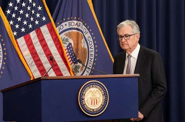 Chủ tịch Fed Jerome Powell trong cuộc họp báo hôm 3/5. Ảnh: Reuters