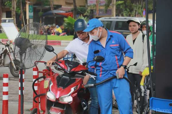 Giá xăng dầu hôm nay 23/02/2025: Bất ngờ quay đầu giảm