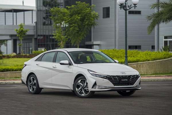 Giá xe Hyundai Elantra ngày 1/2/2023: Đẹp, an toàn cùng mức giá quá êm