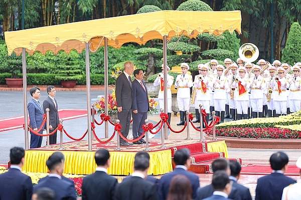 Thủ tướng Phạm Minh Chính chủ trì lễ đón trọng thể Thủ tướng Singapore Lý Hiển Long - Ảnh: VGP/Nhật Bắc