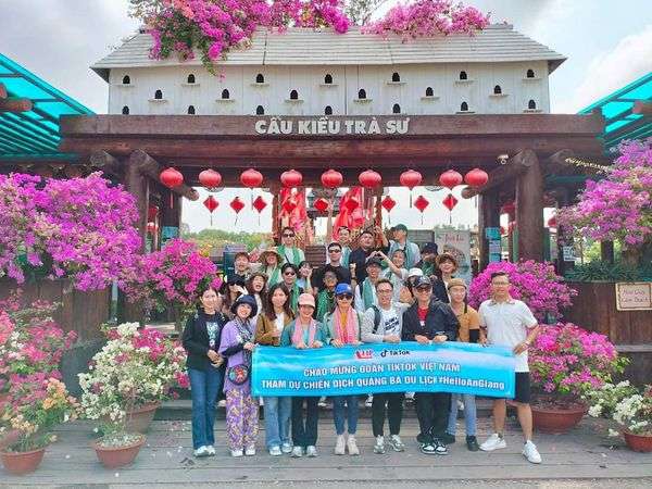 Đoàn “TikTok Việt Nam” hào hứng khi tham quan RTTS