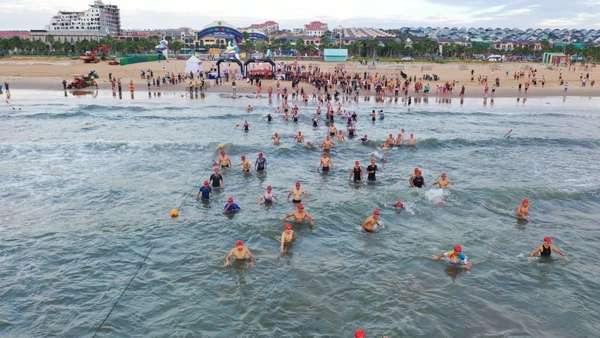 Với bãi biển dài và đẹp cùng cung đường chạy thuận lợi, cuộc thi Aquaman Vietnam đã được tổ chức tại NovaWorld Phan Thiet với sự tham gia của hơn 1.500 vận động viên vào cuối tháng 10