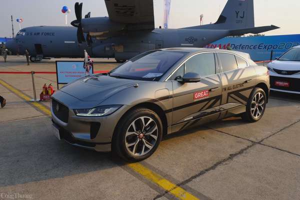 Triển lãm Quốc phòng: Bắt gặp mẫu siêu xe điện Jaguar I-Pace thuộc sở hữu của Đại sứ quán Anh