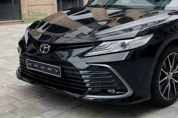 Bảng giá Toyota Camry 2023 tháng 7: Vua sedan đang có giá hấp dẫn