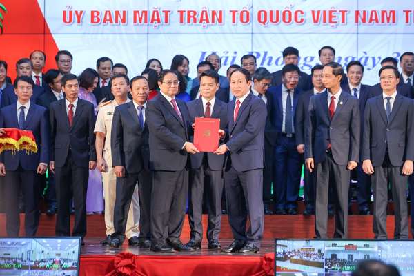 Thủ tướng: Hải Phòng (mới) gương mẫu, đi đầu xây dựng thành phố XHCN trong kỷ nguyên mới- Ảnh 3. Thủ tướng: Hải Phòng (mới) gương mẫu, đi đầu xây dựng thành phố XHCN trong kỷ nguyên mới- Ảnh 3.