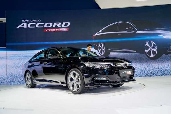 Giá Honda Accord lăn bánh mới nhất tháng 11/2023: Cạnh tranh trực tiếp với Toyota Camry, Mazda 6
