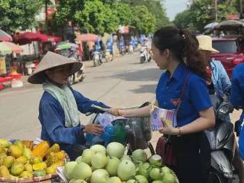 Hỗ trợ người dân đóng bảo hiểm xã hội tự nguyện