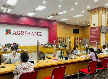 Gửi 300 triệu đồng tại ngân hàng Agribank kỳ hạn 6 tháng nhận lãi bao nhiêu?