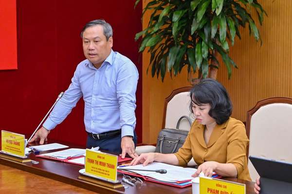 Bí thư Tỉnh ủy Quảng Ninh Vũ Đại Thắng báo cáo tại buổi làm việc. z6852634451127-c421abb93fb7d1f5e5c61fa026dc45cc.jpg