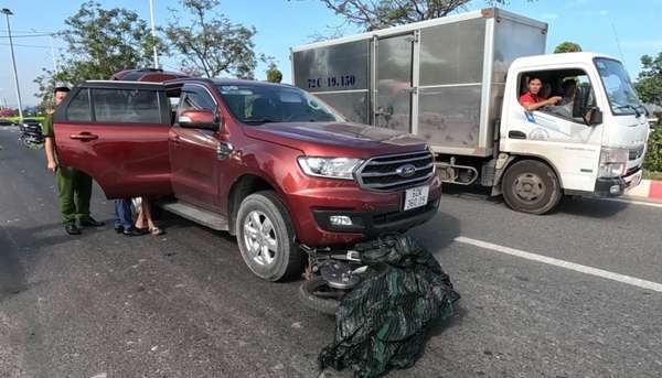 Bà Rịa - Vũng Tàu: Vận chuyển thuốc lá lậu,  tông kéo lê xe của công an khi bị phát hiện