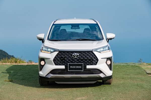 Giá ô tô Toyota Veloz Cross mới nhất ngày 25/2: Xe gia đình giá mềm, ngập tràn công nghệ