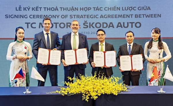 Lễ ký kết giữa Skoda Auto và TC Motor.