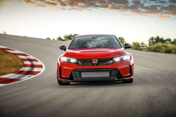 Giá xe Honda Civic Type R đầu năm 2023: 