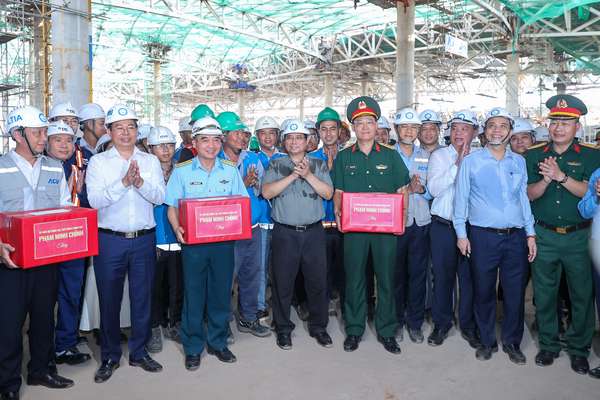 Thủ tướng lần thứ 8 kiểm tra sân bay Long Thành, yêu cầu cơ bản hoàn thành vào 19/12/2025- Ảnh 11. Thủ tướng lần thứ 8 kiểm tra sân bay Long Thành, yêu cầu cơ bản hoàn thành vào 19/12/2025- Ảnh 11.