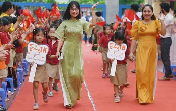 Bộ trưởng Nguyễn Kim Sơn: Mong thầy cô, học sinh năm học mới có nhiều sáng tạo và tiến bộ