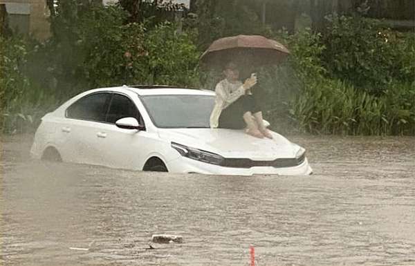 Thủy kích - Khắc tinh mùa mưa bão của ô tô