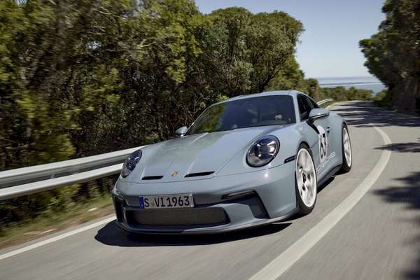 Phiên bản đặt biệc Porsche 911 S/T 2024 lộ diện với thiết kế 