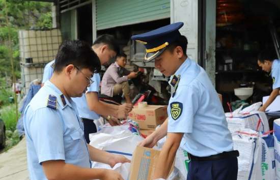 Hà Giang: Tạm giữ hơn 50.000 sản phẩm bột giặt, dầu gội có dấu hiệu giả mạo nhãn hiệu