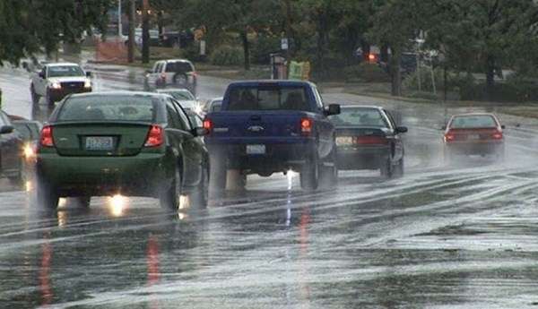 Kinh nghiệm lái xe đường trơn trượt an toàn mùa mưa bão