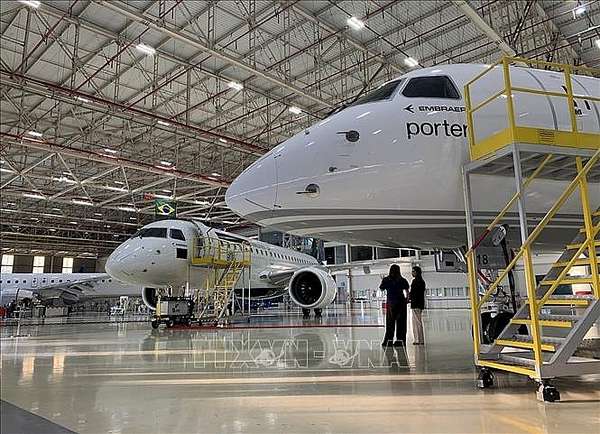 Một số mẫu máy bay do Tập đoàn hàng không Brazil Embraer sản xuất. Ảnh: Dương Giang/TTXVN