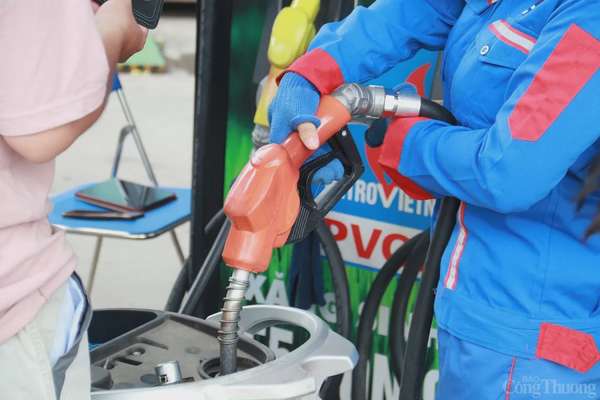 Giá xăng dầu hôm nay 08/05/2025: Tiếp tục giảm