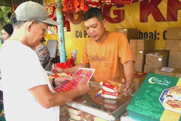 Đà Nẵng: Tết Trung thu cận kề, giá bánh Trung thu giảm mạnh