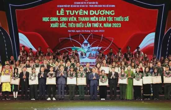 Tuyên dương 125 học sinh, sinh viên dân tộc thiểu số: Truyền cảm hứng cho thế hệ trẻ vượt qua khó khăn