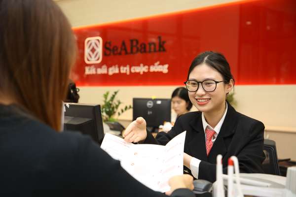 SeABank là một trong những ngân hàng thương mại cổ phần hàng đầu tại Việt Nam với hơn 3 triệu khách hàng, gần 5.200 nhân viên và 181 điểm giao dịch trên toàn quốc. 