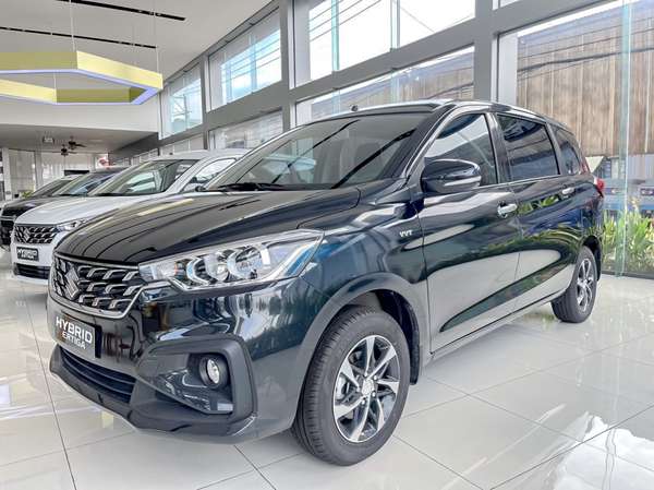 Suzuki Ertiga “sale” kịch sàn với mức giảm 100 triệu đồng, rẻ hơn Xpander