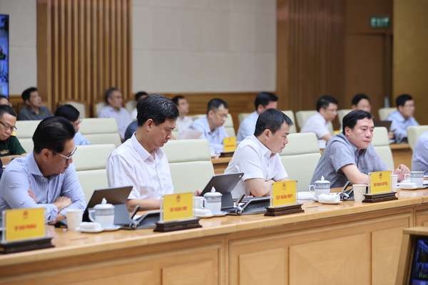 Thủ tướng: Chậm nhất tới 2027 phải thiết kế, chế tạo, kiểm thử một số chíp bán dẫn cần thiết- Ảnh 4. Thủ tướng: Chậm nhất tới 2027 phải thiết kế, chế tạo, kiểm thử một số chíp bán dẫn cần thiết- Ảnh 4.