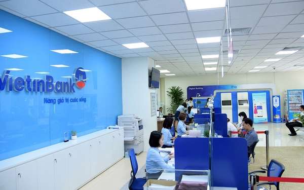 Top 10 ngân hàng có lãi từ dịch vụ cao nhất quý I/2023: VietinBank “soán ngôi” Vietcombank