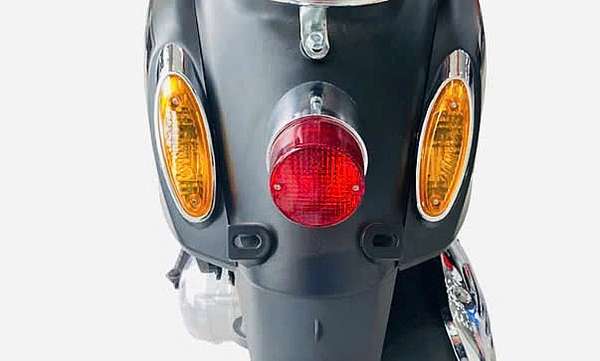 Mẫu xe máy tay ga đẹp tựa Vespa, trang bị hiện đại: Giá chỉ 20 triệu