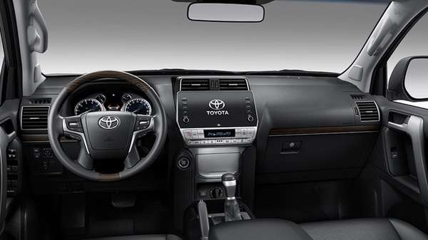 Toyota Land Cruiser Prado 2023: Thế mạnh khi chạy ở tốc độ cao